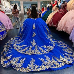Sparkly Blue Quinceanera Dresses Ball Gown 2024 Sweetheart Pärled Applique spetsar från axel söt 16 snörning klänning