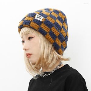 Beralar Kontrast Renk Ekose Kadın Şapkaları Sonbahar ve Kış Japon Retro Street Damin Tahtası Kalınlaştırılmış Sıcak Kapak Örgü Beanies Erkekler