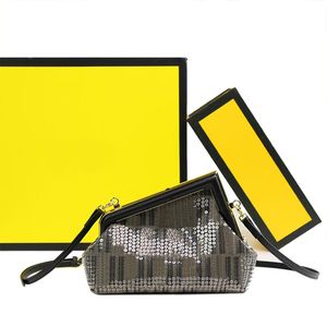 여성 클러치 어깨 크로스 바디 백 디자이너 핸드백 문자 패턴 자카드 자수 Hasp 스팽글 장식 고품질 금속 하드웨어 버클 파우치 장식