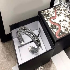 2021 Ny högkvalitativ manschettdesignerarmband Ladies Retro Vintage Old Luxury Jewelry Belt Box2911