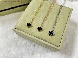 Pendant Necklaces 18K gold brand clover designer necklaces with shining crystal diamond OL 4 leaf mother of pearl mini 9mm pendant luxury Q230908