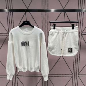 Luksusowe marki dresy z koralikami wełniane swetra haft bluza miu designer casual joga spodnie garnitur mody szorty sportowe pullover płaszcz dwuczęściowy zestaw