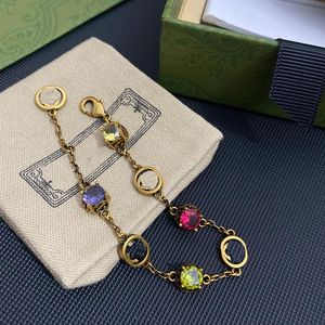 Designers armband lyxiga kvinnor charm armband ädelstenar design smycken med armband boutique gåva bröllop slitage smycken vario204z