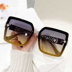 2023 New Hollow Dark Flower Sunglasses Square Frame Fashion 7725