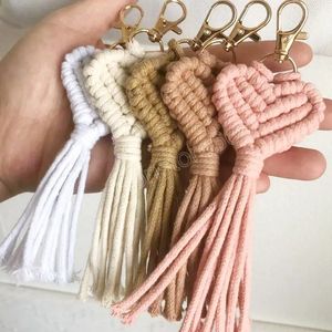 Chaveiros com pingente em forma de coração para mulheres, chaveiros artesanais de macrame, chaveiros fofos para carro, acessórios de casamento, presente