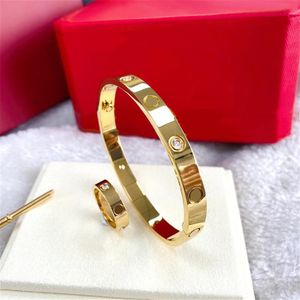 Armband för kvinnor julklappar Tillbehör Designer Armeletes Luxury Quality Bangles Par Wedding Prom smycken Fashion FRI206C