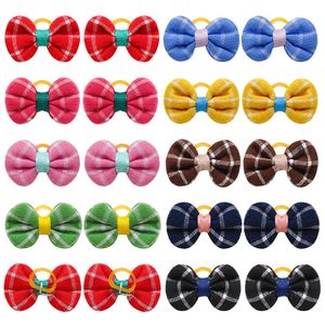 Hundkläder 102030st Pet Hair Bows Bowknot med gummiband Grooming Mix Color Plaid Boutique Gift för små tillbehör 230908