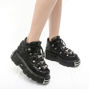 Stövlar stövlar kvinnors punk stil läderskor snörning häl höjd 6 cm plattform kvinnlig gotisk ankel stövlar pu metalldekor tjocka botten sneakers 230907