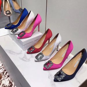 Tasarımcı elbise ayakkabıları% 100 gerçek deri saten matkap tokası stiletto topuklu mahkeme pompaları kadınlar yüksek topuklular düğün seksi parti boyutları 35-42 1cm 6.5cm 9.5cm deri taban kutu