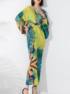 Casual Dresses Miyake Pleated Women 2023 Autumn High Fashion Bat Sleeve Printed V-neck Loose Plus Size Long Dress
