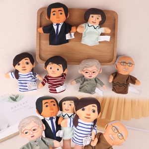 Puppets Puppets Children's Hand Puppet Fyllda leksaker Finger Puppets Soft Toy Plush Toys Hand Puppets Children Seeds Family Member Puppet 230907