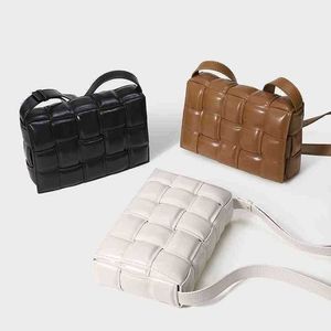 Vävd Bottegass Bag Pillow Handväskor Kvinnokassett2023 Fashion Net Red Diagonal Lattice Square Venetass Leather Cy