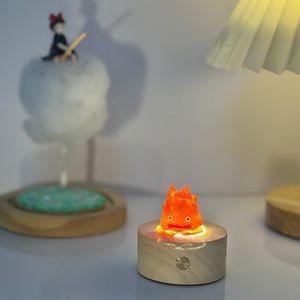 Figury zabawek akcji klasyczne wycie ruchomy zamek lampa sypialnia anime figurka ozdób dla dzieci i fanów nocne światło 230907