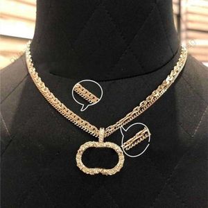 Designer Jewelry Naszyjnik Nowy podwójna warstwowa wytłoczona litera naszyjnik łańcuch łańcuchowy kość zamka