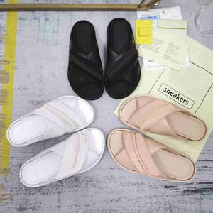 Pantofole di moda di alta qualità Personalità Moda confortevole sandalo con suola morbida bagno interno bagno antiscivolo Scivoli da esterno per signora