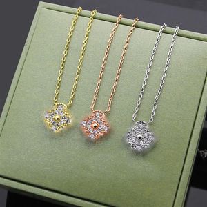 pendant necklaces designer jewelry chains luxury bijoux cjewelers VC letter Four-leaf flower buckle full diamond carved single flo2180