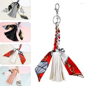 Keychains Leather Tassel Satin Silk Scarves Keychain Bowknot Scarf Pendant Car Purse Pås Keyring Holder Girls Handbag Key Ring Accessories