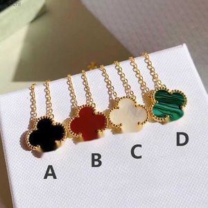 Fyra Leaf Clover Necklace Natural Shell Gemstone Gold Plated 18K Designer för Woman Advanced Materials Luxury Classic Style Fashion Anniversary Gift 520