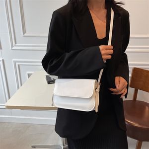 designväska fast färg mjuk läder liten fyrkantig väska trendig crossbody väska fritt justerbar remslängd kompakt damväska