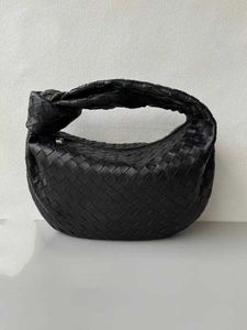 여성 핸드백 BVS 2023 Hot Sell Botega Veneto New Jodie Woven Women 's Bag Sheepskin 매듭 둥근 언더 암 중간 가죽 x