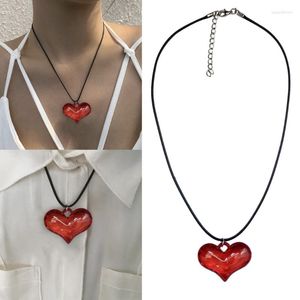 Anhänger-Halsketten, rote Herz-Halskette, große Harz-Schlüsselbeinkette, schwarzes Seil, verstellbarer Schmuck, Geschenk für Frauen