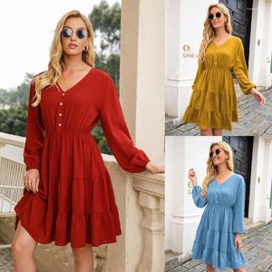 Casual Dresses 2023 Frühlings- und Herbstkleid Frauen European American Elastic Sleeves Faltenrock Slim Damen