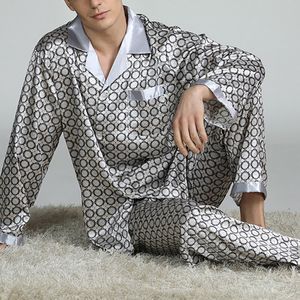 Mäns Sleepwear Mens -fläck Silk Pyjama Set Pyjamas Men Sleepwear Modern Style Printed Silk Nightgown Home Satin Soft Mozy Sleeping Pyjamas 230907