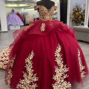 Bury Quinceanera Sukienki koronkowe aplikacje Vestidos de 15 anos plus size słodkie 16 urodziny suknie