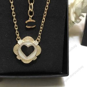 Designer jewelry necklace Small Fragrance Block Cream White Enamel Heart Diamond Set Simple Black Necklace Earrings