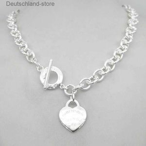 Collares colgantes Diseño Plata para mujer Estilo TF Collar Cadena S925 Plata esterlina Clave corazón amor huevo marca Charm Nec H0918 Q230908