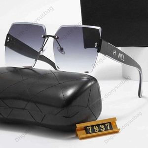 Designer Luxury Brand Solglasögon kvinnors högkvalitativa anti -ultraviolett drivande ögonskydd och solskydd
