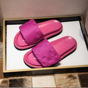 Projektantka damska damska średnia pięta kapcie sandałowe, wykonane z przezroczystych materiałów, modnych, seksownych i uroczych, słonecznych butów na plaży kapcie v632