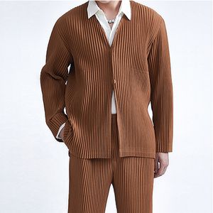 Men's Vests Miyake Pleated Men Jacket Spring 2023 Vneck Casual Business Suit Light Luxury Slim Solid Color Coat 230908