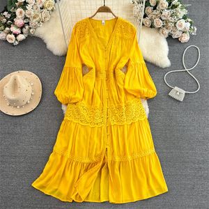 Vestidos casuais vintage oco para fora renda costura meados de comprimento vestido feminino cintura alta vestidos de cor sólida vestidos com decote em v manga longa269z