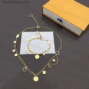 Pendant Necklaces Elegant Necklace Bracelet Fashion Designer Bracelets for Woman Temperament Exquisite Jewelry High Quality Q230908