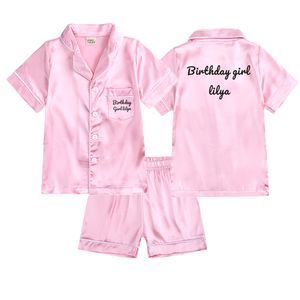 Conjuntos de roupas meninos meninas pijamas de aniversário personalizado roupas cetim seda crianças pijamas 2 pcs shorts presente personalizado para crianças festa 230907
