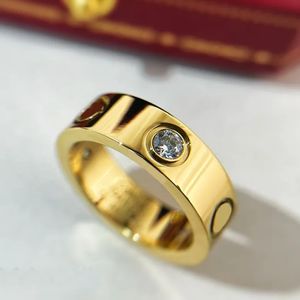 Homens e mulheres de aço de titânio amam anel de design de luxo jóias banda com diamantes para amantes 18k ouro designer anéis presente 4mm 5mm 6mm