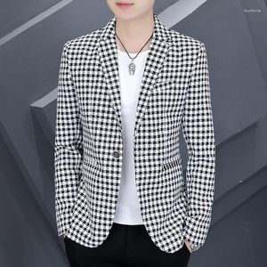 Herrdräkter 2023 Spring Check Blazers män Slim Fit Korean Casual Sackjacka Bröllop Social Streetwear Dress Coats Blazer Masculino