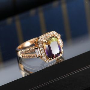 Pierścienie klastra luksusowy złoty kolorowy kolor kwadrat CZ kryształowy pierścień 2023 France Design Girl Rhinestone Exquisite Romantic Lady Wedding Jewelry