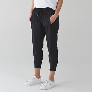 L-22 mulheres estiramento yoga leggings fitness correndo ginásio esportes calças cortadas com bolsos feminino push up esporte cintura alta ativo capr288a