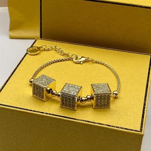 Braccialetti di design 2023 F Small Man Diamond braccialetto dal design unico regalo per feste gioielli con abbinamenti di nozze con box2164