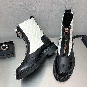 مصمم أحذية الكاحل النسائية مصممة للبقر البقر الملمس الملمس أجهزة matelasse مع حذاء Zipper Leisure Shoe 23ss F/W دراجة نارية الثلوج