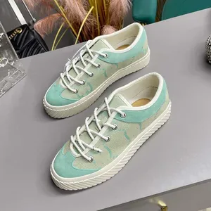 Tenis 1977 Canvas Casual Shoes Designers Designers Women Men Bute Włochy Zielone i czerwony pasek w pasie Web Guma Sole Botton Low Top Mens Sneakers 07