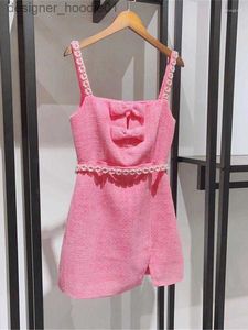 Grundlegende Freizeitkleider Freizeitkleider Damen Schleife Rosa Tweed Sling Minikleid 2023 Frühling Und Sommer Ärmellos Schlank Sexy Perlenbesatz Kurze Roben All-Match L230910