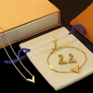 Europe America Fashion Jewelry Sets Lady Womens Gold Silver-color Metal Engraved V Initials Essential V Necklace Bracelet Earrings2245