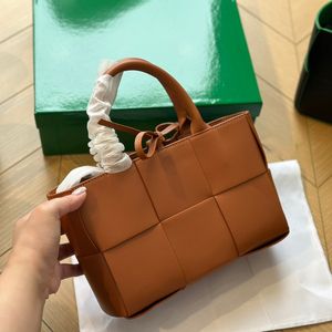 Lyxdesigner väskor kvinnor handväska damer axelväskor mode crossbody väska klassisk läder tjock kedja flätade fyrkantiga kuddväskor bra trevlig gåva