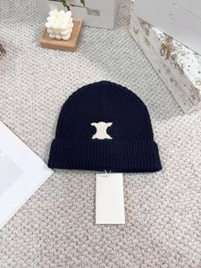 Classic Knitted Hat Beanie Cap Designer Womens Rabbit Hair Hats Official Website Synchronized for Men and Women Thickened for Warmth