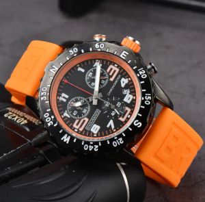 2024トップラグジュアリーメンズウォッチQuartz Endurance Pro Avenger Chronograph 44mm Watches複数の色のラバーメンズウォッチガラス腕時計CZ4