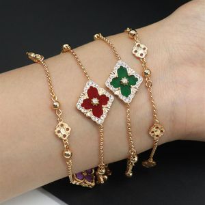 18k Gold Clover Designer Charm Armband Italien Luxury Brand Elegant Mother Pearl 4 Leaf Flower Sweet Armband Bangle With Shining 2729