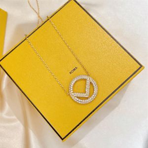 Collana di design alla moda F Designer Collane Regalo di trifoglio per le donne Marche Gioielli Ciondolo amore Lettera d'oro Lusso Altamente qualità275K